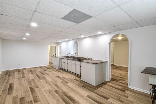 Building Photo - 1865 Oak Tree Hollow