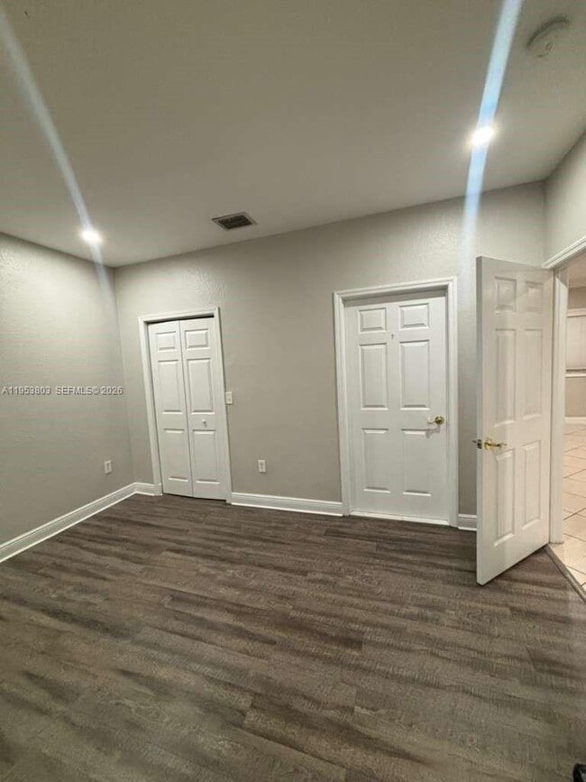 Building Photo - 2733 NE 3rd Ct