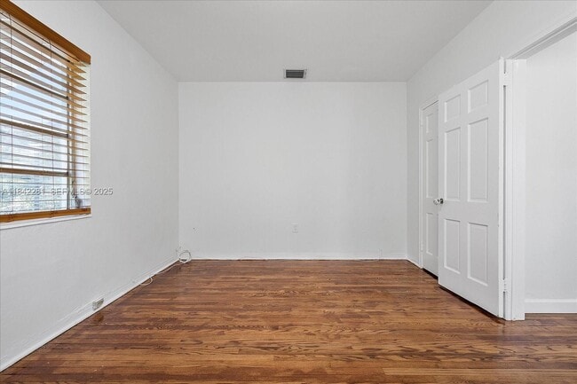 Building Photo - 8826 Emerson Ave