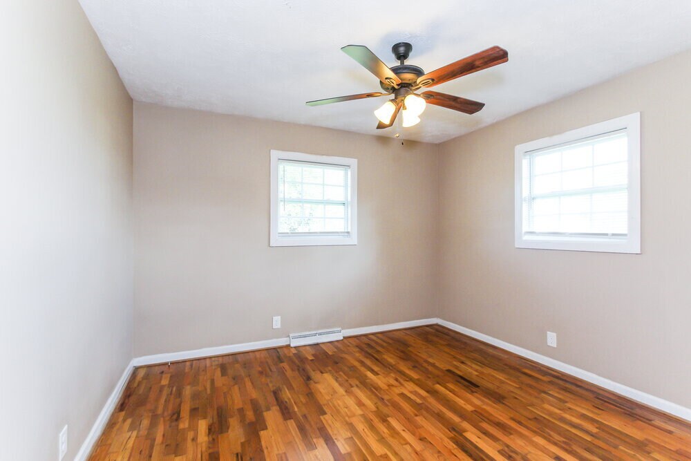Building Photo - 913 5th Way