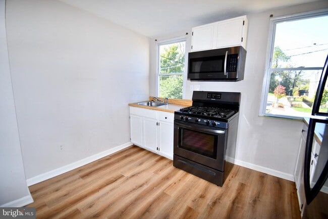 Building Photo - 3850 Quarry Ave