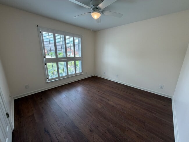 Building Photo - 1702 Thomas Ct