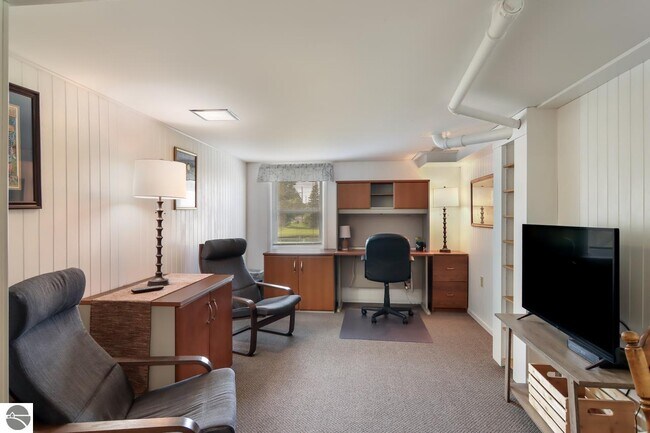 Building Photo - 7079 Hawley Rd