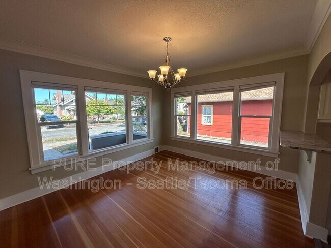 Building Photo - 208 N Washington Ave