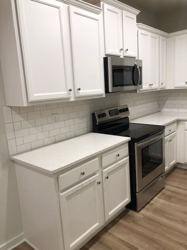 Building Photo - Beautiful Townhome in Athens!