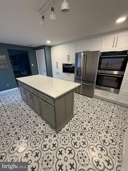 Building Photo - 7000 Old Cabin Ln