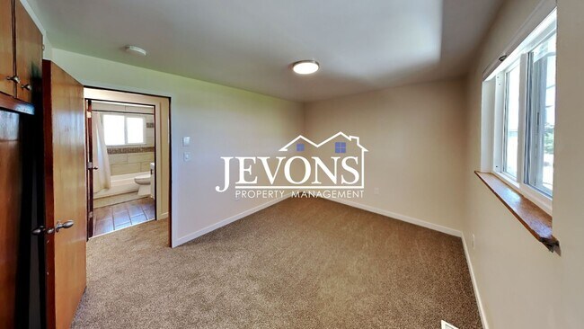 Building Photo - Water and sewer included! Comfortable 3-be...