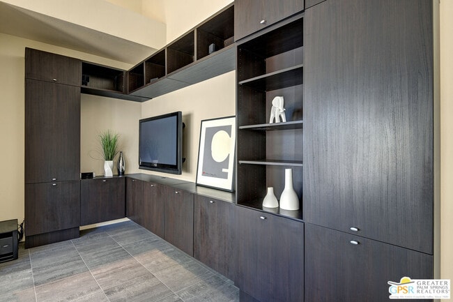 Building Photo - 1536 E Baristo Rd