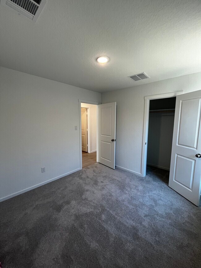 Building Photo - 6730 Chert Chase