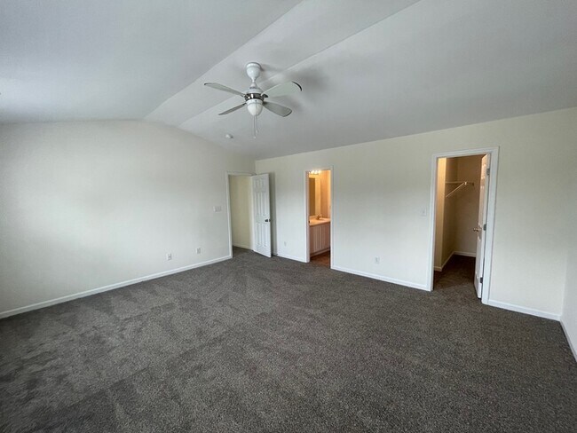 Building Photo - Classic 4-Bedroom Home in McKinley Mill