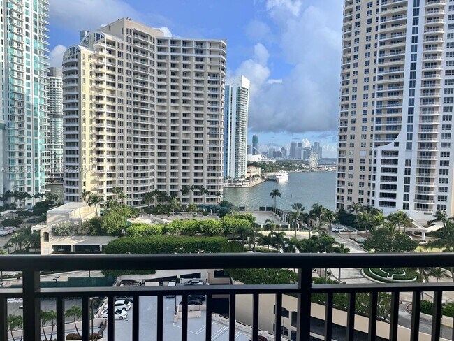 Building Photo - 540 Brickell Key Dr