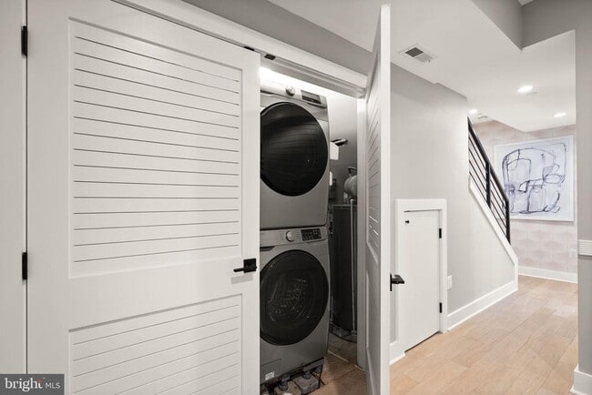 Building Photo - 1225 Park Rd NW