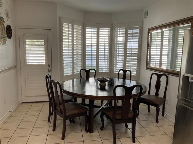 Building Photo - 2206 N Carroll Ave