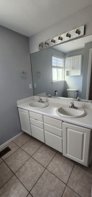 Building Photo - 4236 S Tempe Ct