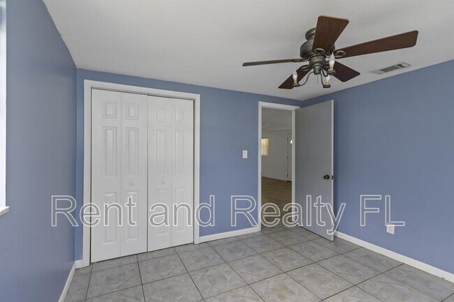 Building Photo - 1805 N Taylor Rd