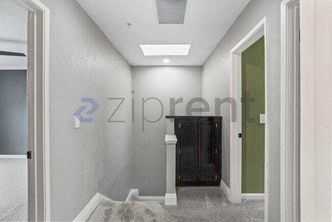 Building Photo - 5045 Hiller Ln