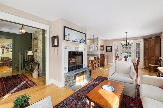 Building Photo - 68 Sachuest Way