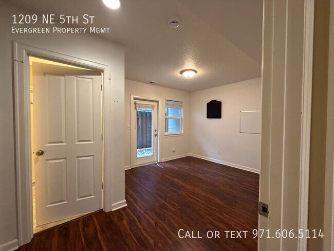 Building Photo - 1209 NE 5th St