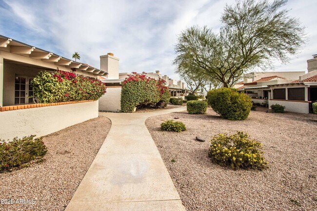 Building Photo - 7633 E Sandalwood Dr
