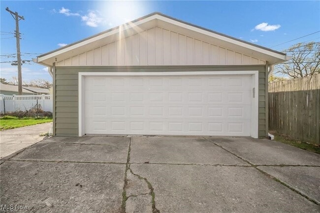 Building Photo - 6175 Vernondale Dr