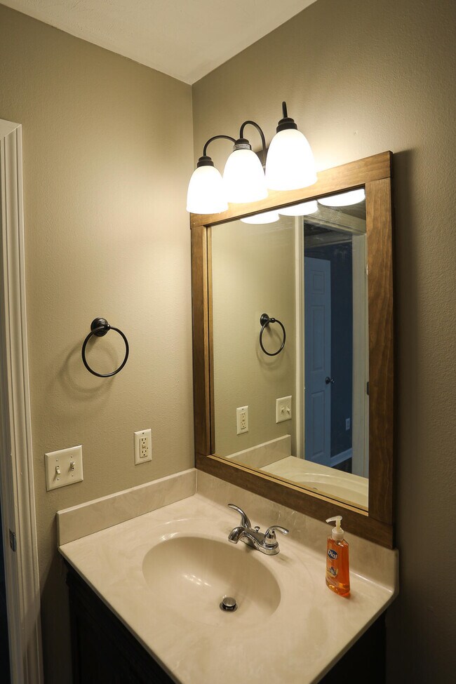 Building Photo - 209 Elkhorn Green Pl