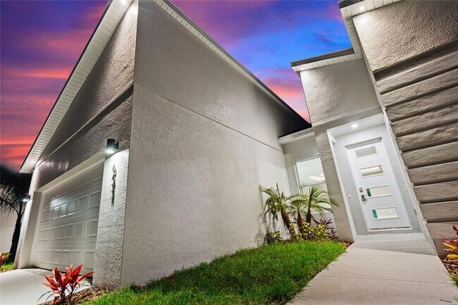 Building Photo - 643 James Ct