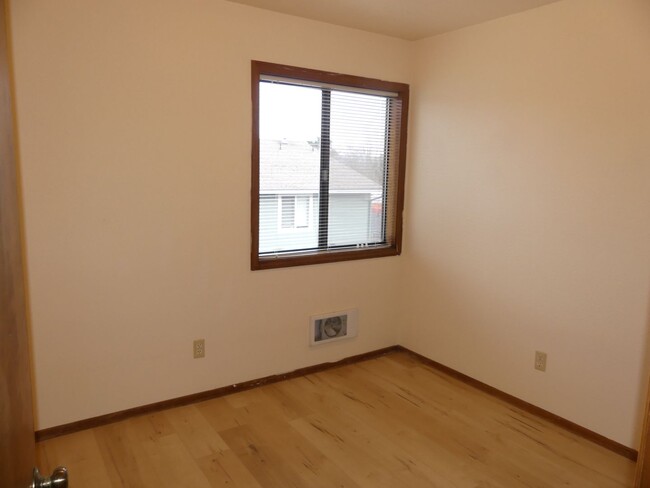 Building Photo - Wood Village End Unit Condo * Covered Park...