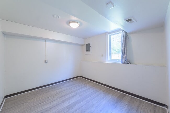 Building Photo - 6124 73rd Ave N