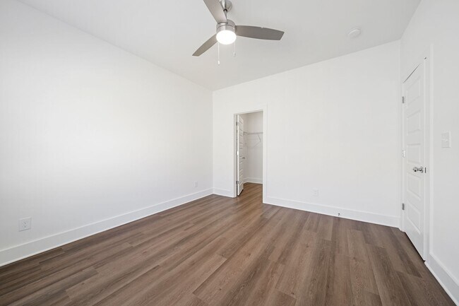 Building Photo - 1 Bedroom home with Garage!