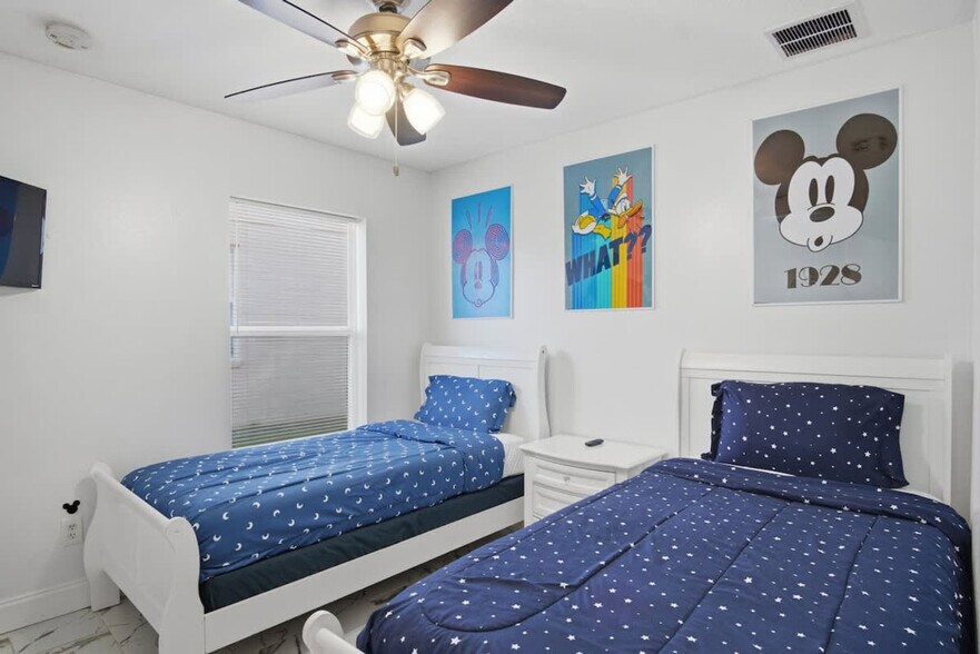 Building Photo - 242 Blue Jay Way