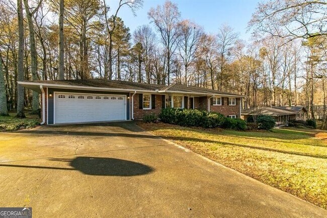 Building Photo - 2805 Pine Hill Dr
