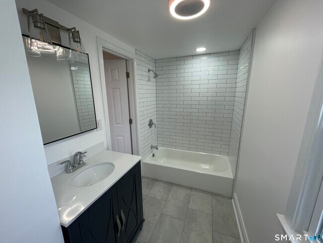 Building Photo - 471 Marlborough Terrace