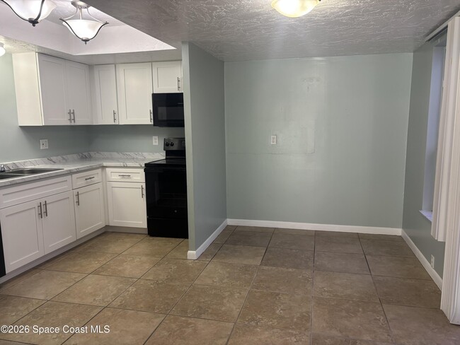 Building Photo - 467 Willow Tree Dr