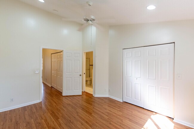 Building Photo - 6916 Crooked Fence Dr