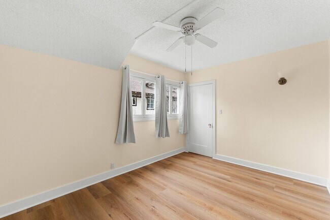 Building Photo - Beautiful Home