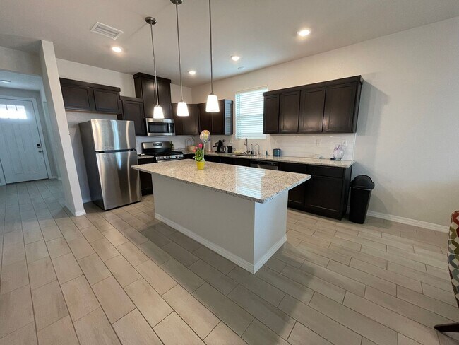 Building Photo - Modern Elegance Meets Prime Location – Stu...