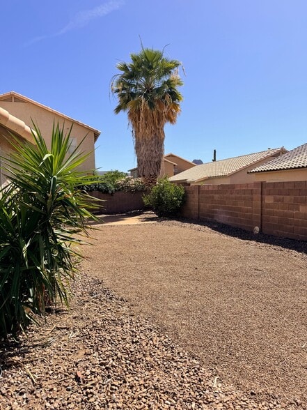 Building Photo - 9005 N Lawndale Dr