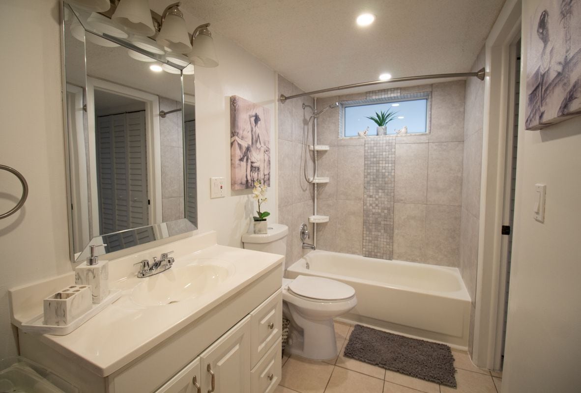 Building Photo - 6020 NW 64th Ave