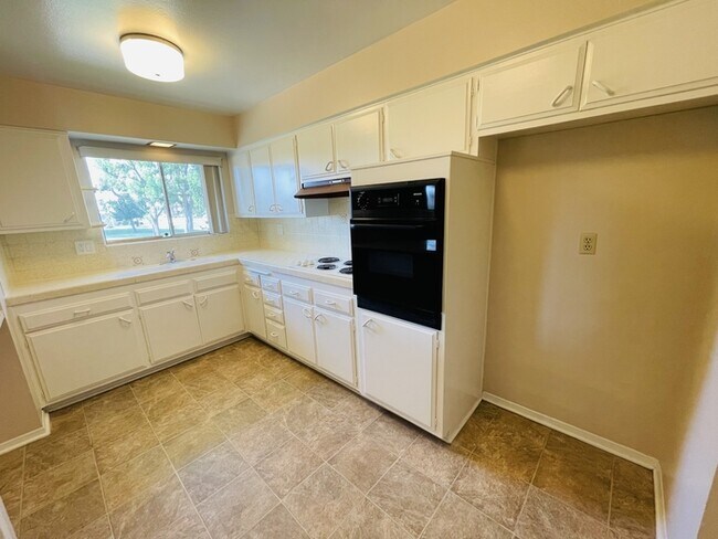 Building Photo - 27127 Sun City Blvd