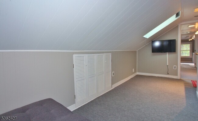 Building Photo - 56 Rogerene Way