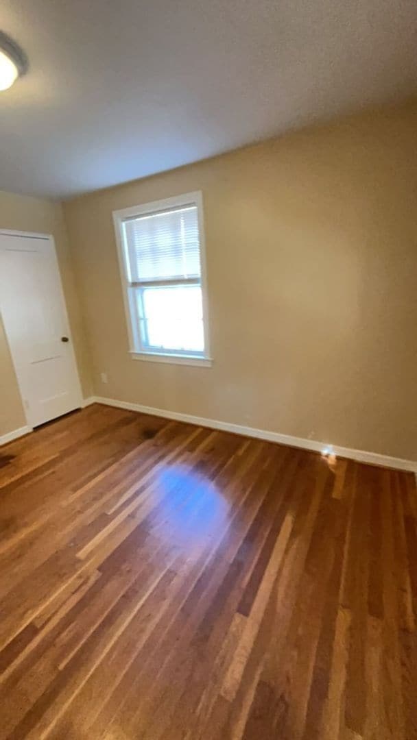 Building Photo - 2 Bedroom 1 Bath