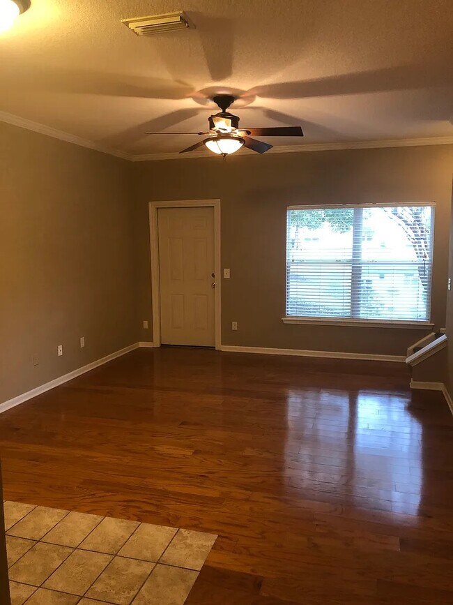 Building Photo - 609 Southbranch Dr