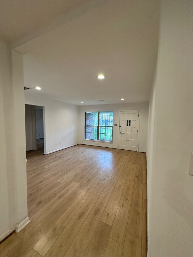 Building Photo - 4410 Billingsley St