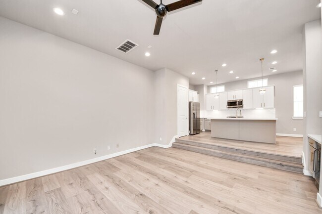 Building Photo - 2114 Stuart St
