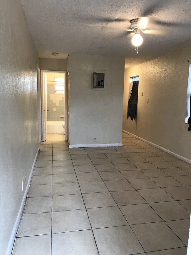 Building Photo - 1224 NW 3rd St