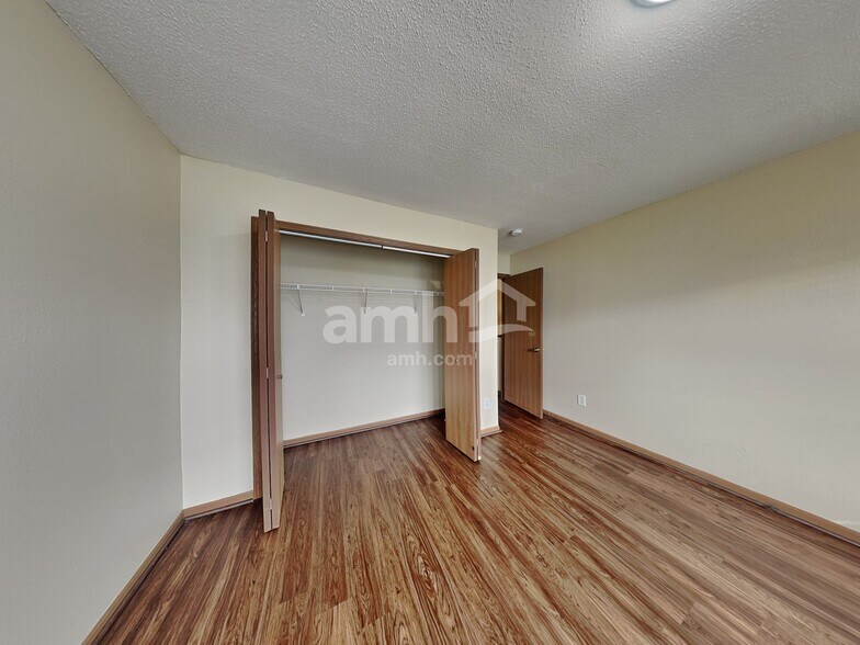 Building Photo - 10525 Kensil St