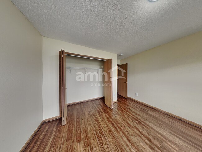 Building Photo - 10525 Kensil St