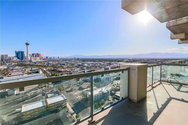 Building Photo - 900 S Las Vegas Blvd