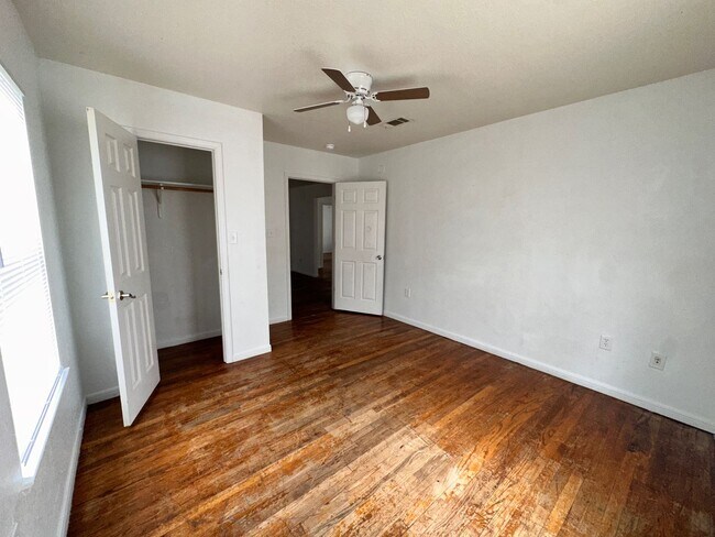 Building Photo - Conveniently located- Water and Trash Included