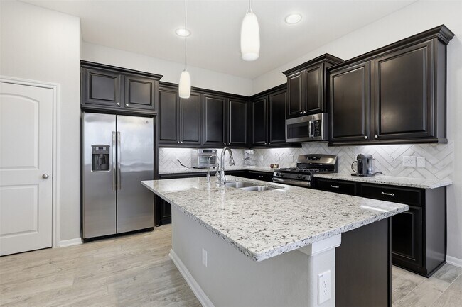 Building Photo - 28027 Rocky Heights Dr